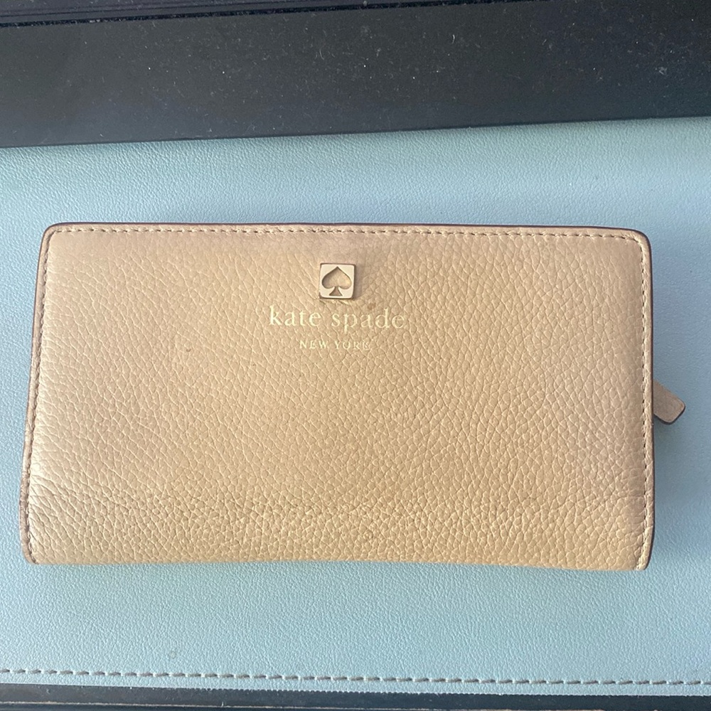 Previously loved Kate Spade Wallet